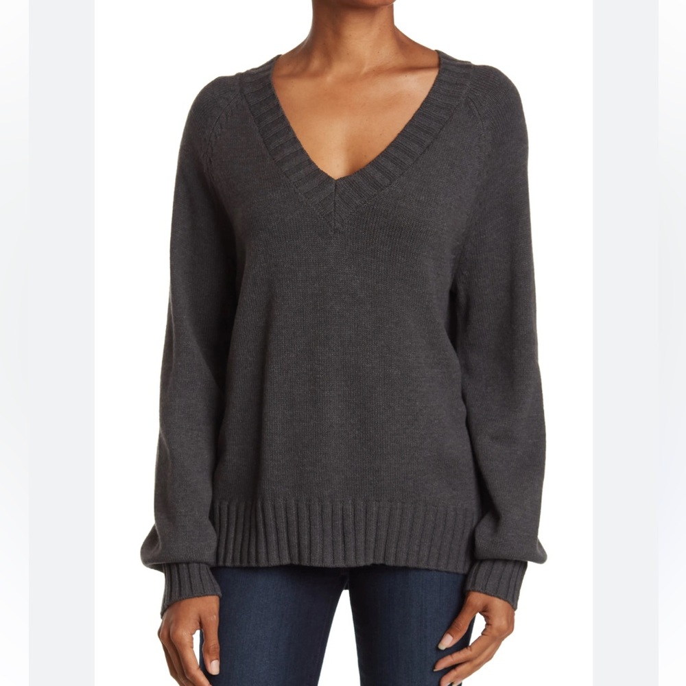 Melrose and Market cotton blend v neck sweater with ribbing at neck and hems